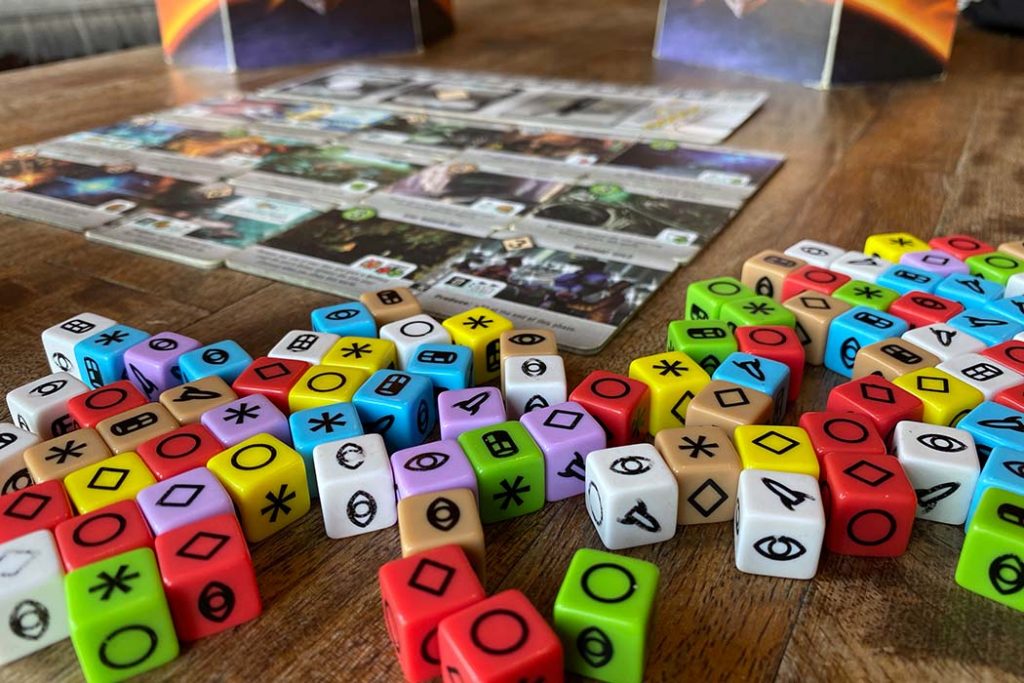 Дайс борд. Board game dice Roll. Настольная игра Bang! The dice game. Roll for the Galaxy жетоны.